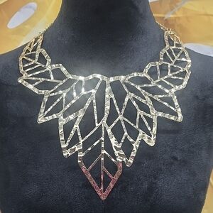 Elegant Gold Leaf Necklace